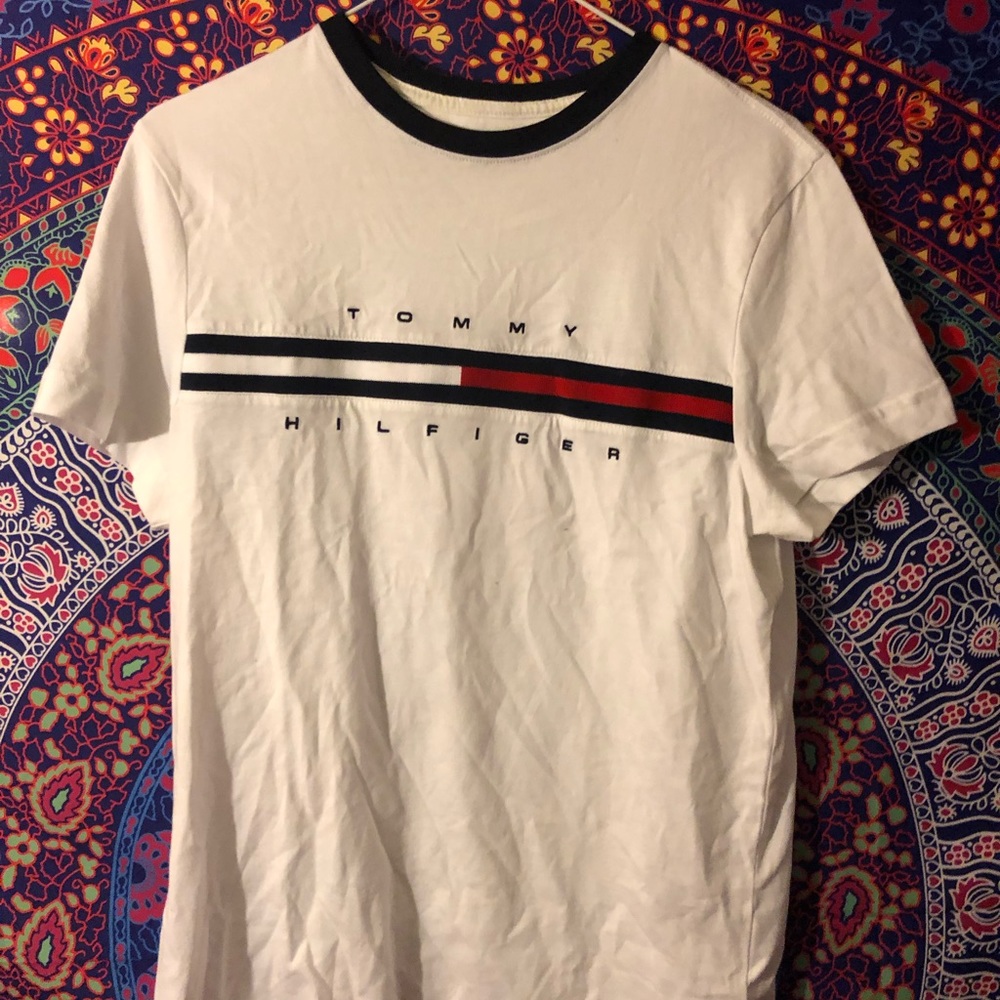 TOMMY HILFIGER T SHIRT